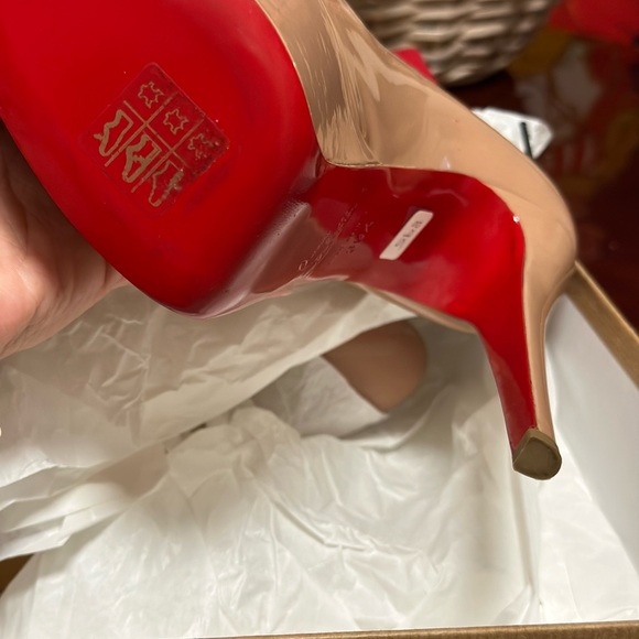 Original never used Christian louis vuitton heels size 39.5 (Usa size 9 ) - Picture 2 of 3